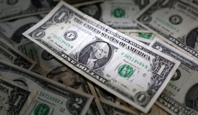Dólar inicia o dia em queda com otimismo sobre acordo de paz entre EUA e Irã