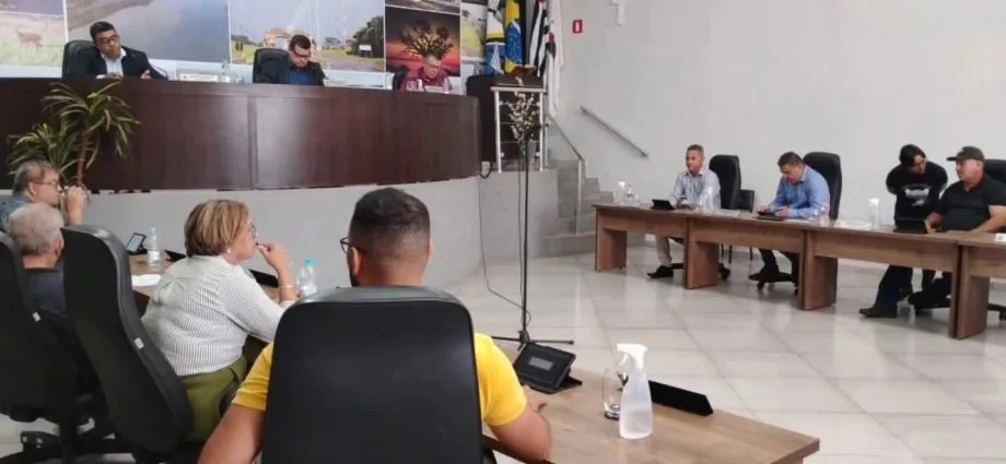 Castilho aprova investimento de R$ 510 mil em motoniveladora para zona rural