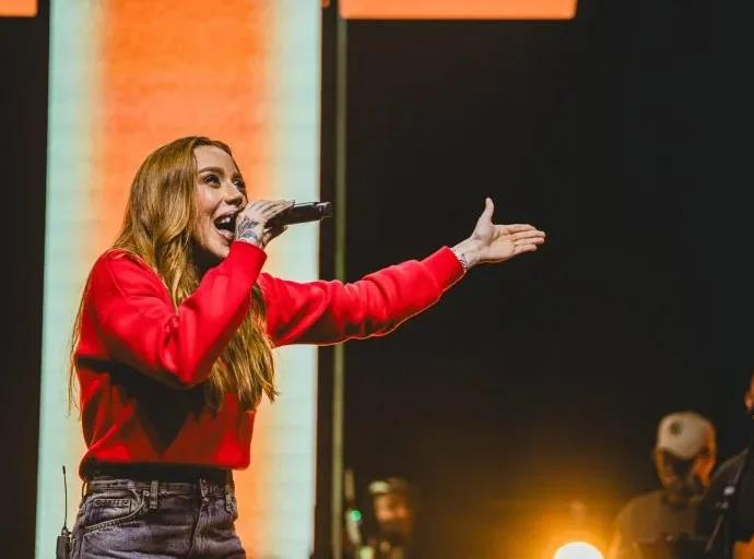 JULLIANY SOUZA LANÇA PRIMEIRA FAIXA DO AUDIOVISUAL “JESUS”