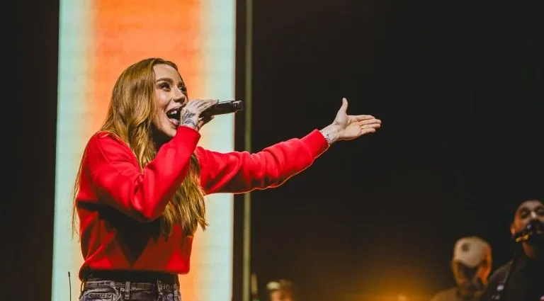JULLIANY SOUZA LANÇA PRIMEIRA FAIXA DO AUDIOVISUAL “JESUS”