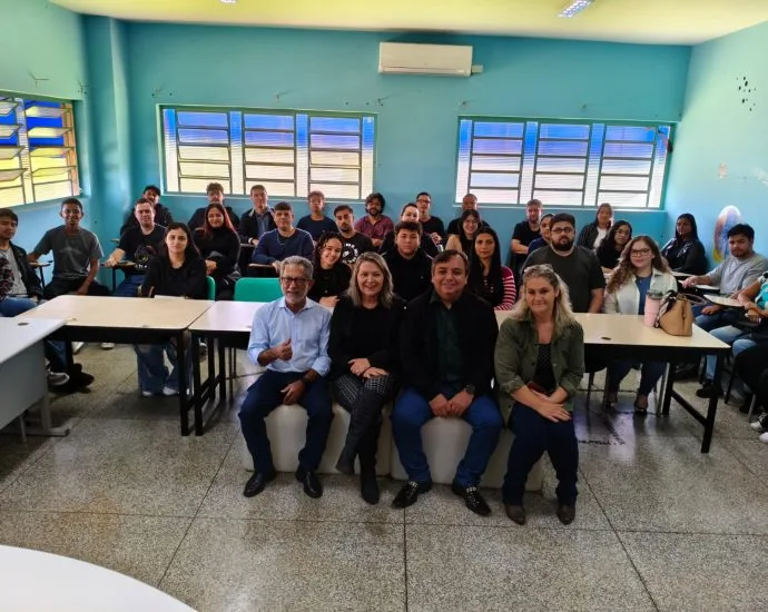 Prefeito de Castilho dá boas-vindas a novos servidores municipais