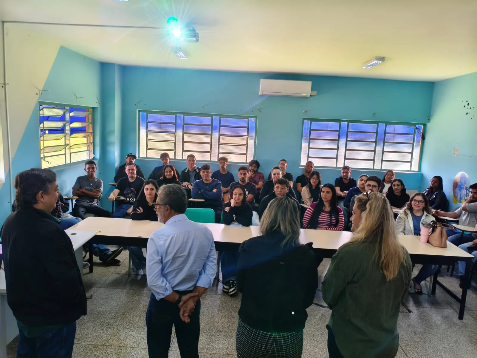 Prefeito de Castilho dá boas-vindas a novos servidores municipais