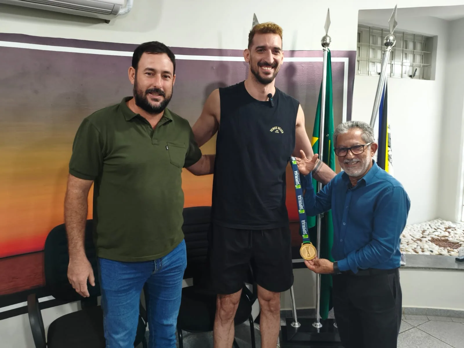 Prefeito de Castilho Recebe Campeão da Superliga B de Vôlei em Cerimônia Comemorativa