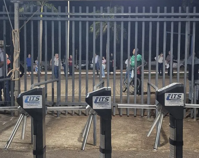 VÍDEO: Público começa a se concentrar na entrada da Festa do Peão em Castilho 2026