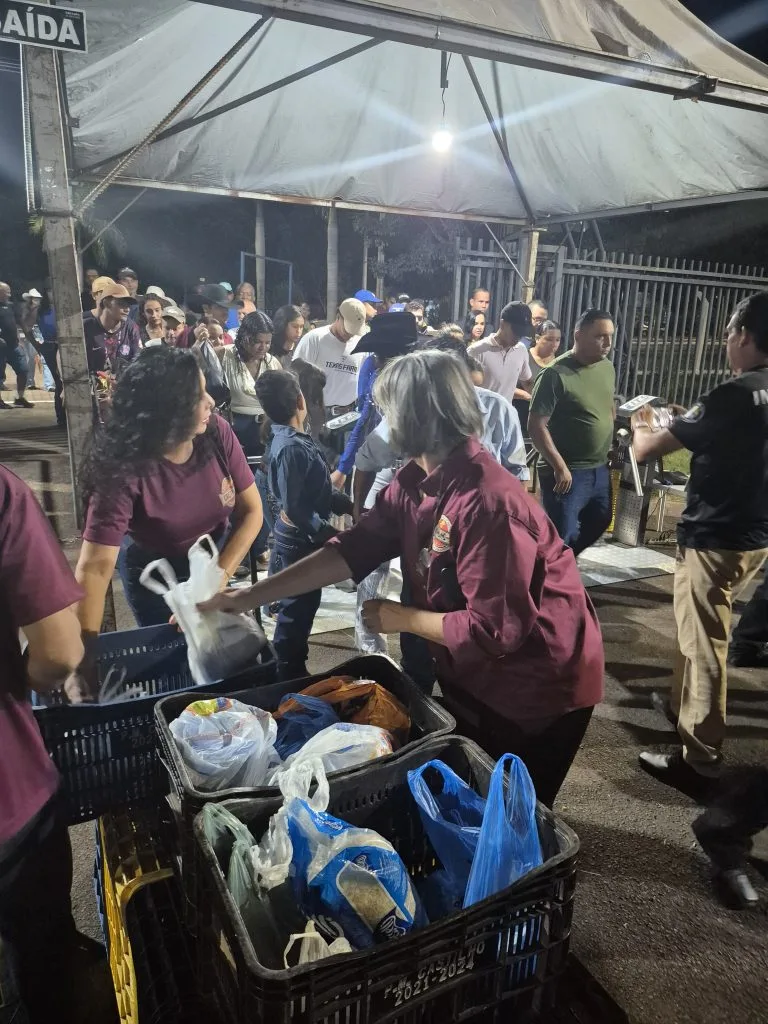 Festa do Peão em Castilho 2026 abre com arena lotada, rodeio, emoção e show do Traia Véia