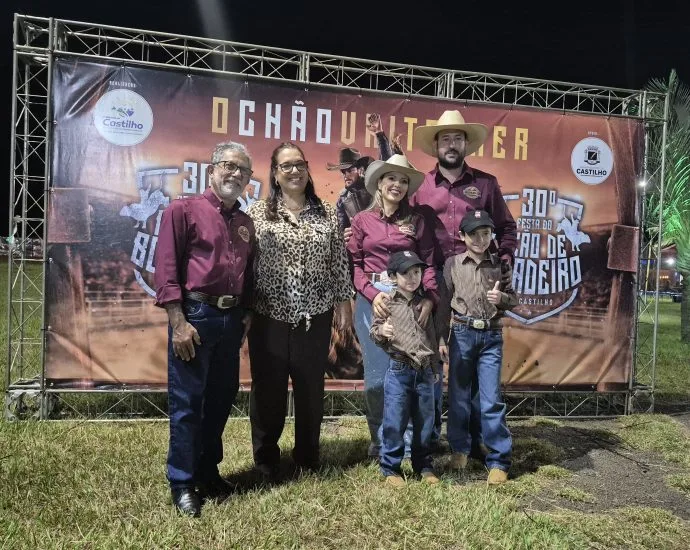 Prefeito, vice e familia na festa do peão em Castilho 2026