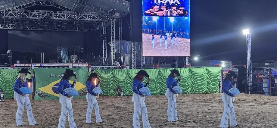 VÍDEO: Apresentação de dança abre programação da Festa do Peão em Castilho 2026