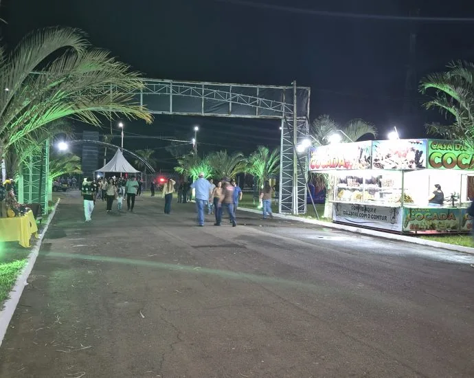 VÍDEO: Segundo dia da Festa do Peão em Castilho 2026 começa com portões abertos e público chegando ao recinto
