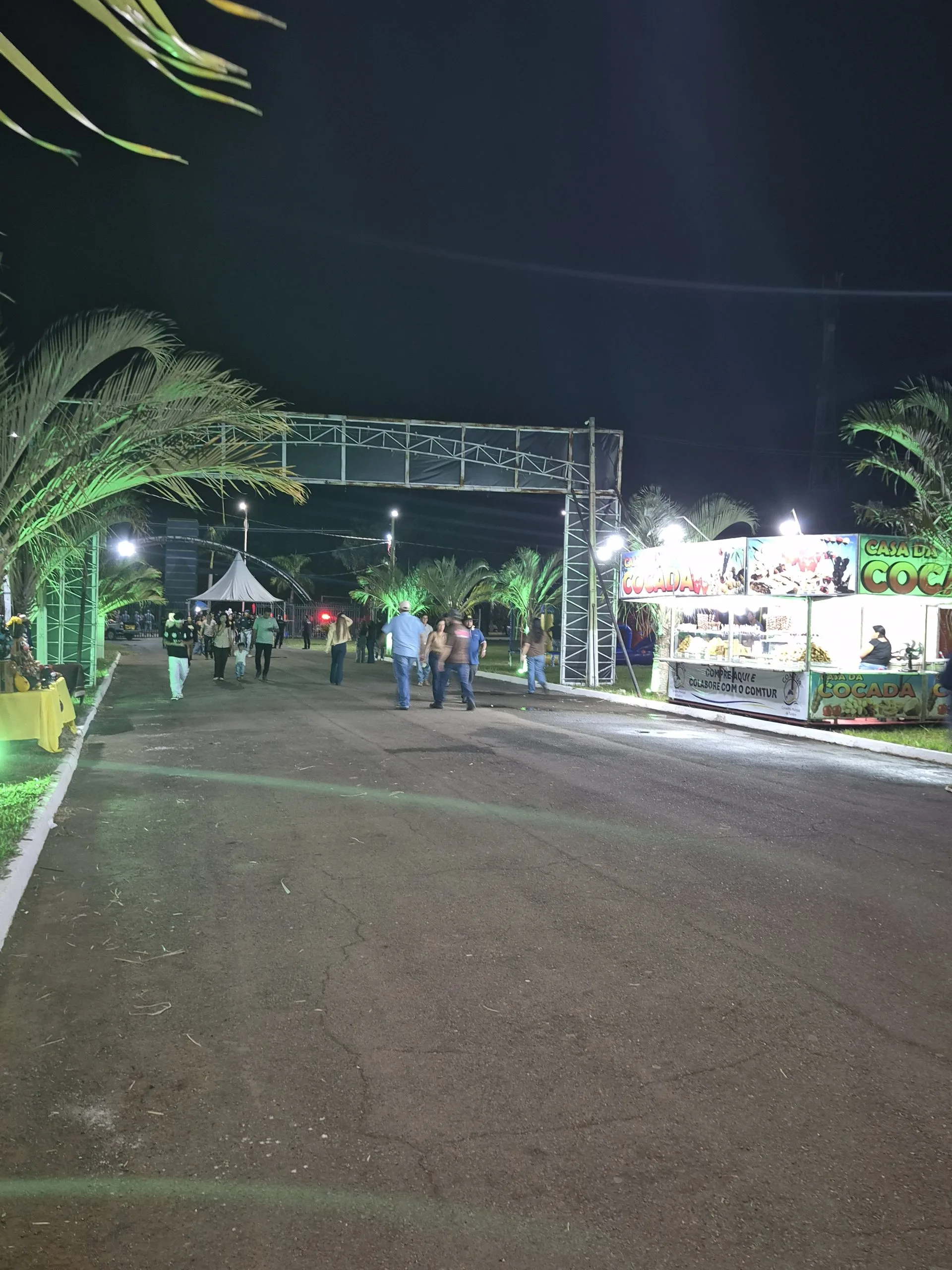 VÍDEO: Segundo dia da Festa do Peão em Castilho 2026 começa com portões abertos e público chegando ao recinto