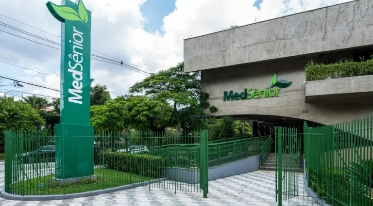 CLUBE DE VANTAGENS MEDSÊNIOR REFORÇA BEM-ESTAR PARA O PÚBLICO 49+