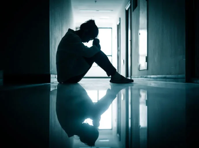 SUICÍDIO ENTRE JOVENS: NOVA LEI OBRIGA ESTADO A AGIR