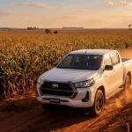 Hilux celebra 10 anos de liderança com campanha que conta histórias do agro