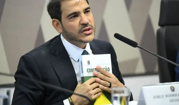Jorge Messias se manifesta após rejeição no Senado e fala sobre coragem e princípios