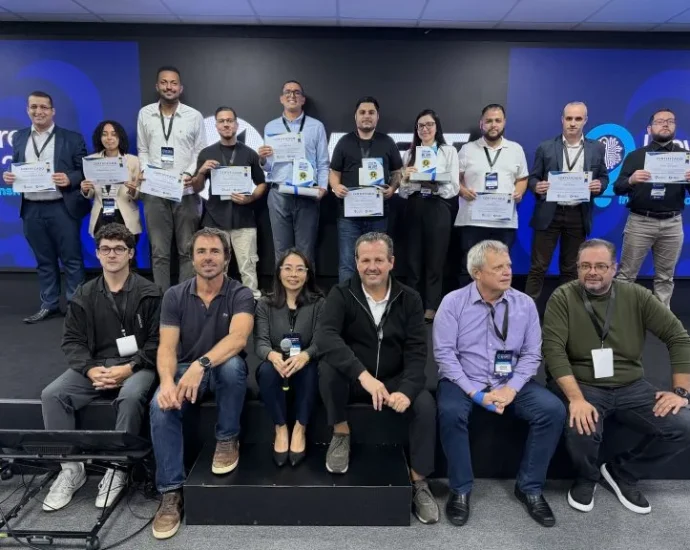 LUFT LOGISTICS FORTALECE POLÍTICA DE IA AO PREMIAR PROJETOS DOS COLABORADORES