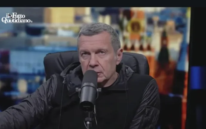 Jornalista russo critica políticas de Giorgia Meloni em entrevista Jornalista russo critica políticas de Giorgia Meloni em entrevista