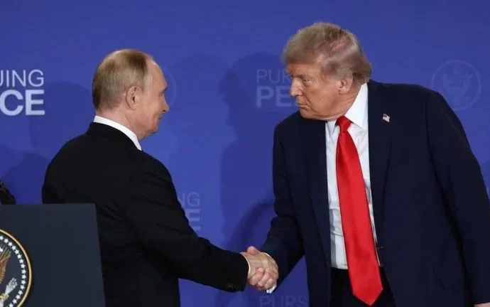 Trump considera visita à Rússia para ajudar na resolução do conflito na Ucrânia
