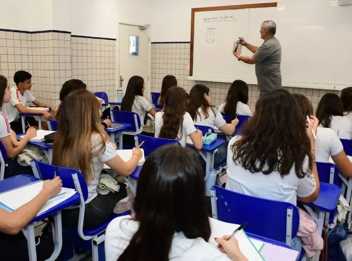 Estudantes da Bahia participam de seminário internacional da Cambridge Estudantes da Bahia participam de seminário internacional da Cambridge