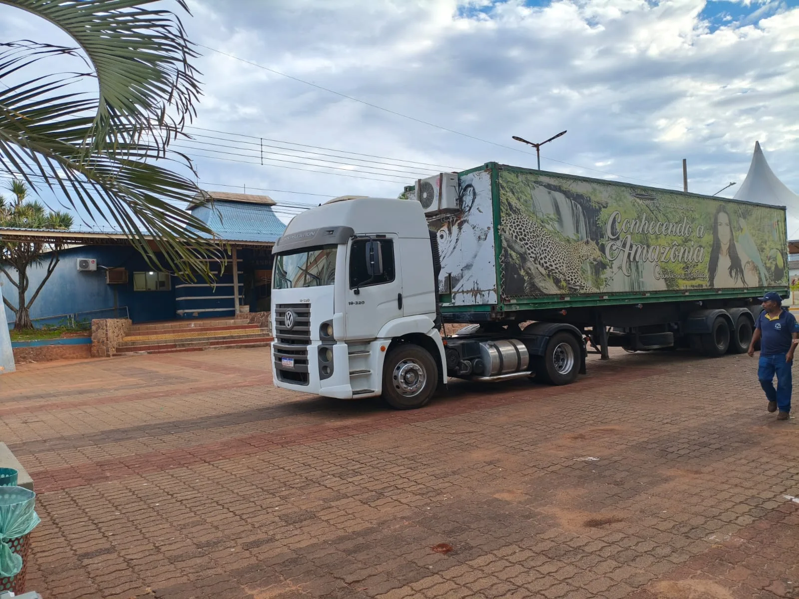 Castilho recebe carreta 'Conhecendo a Amazônia' em projeto de conscientização ambiental