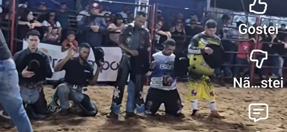 VÍDEO: Peões fazem oração antes das montarias na Festa do Peão em Castilho VÍDEO: Peões fazem oração antes das montarias na Festa do Peão em Castilho