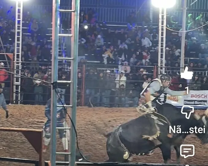 VÍDEO: Rodeio começa com adrenalina mesmo com frio e chuva em Castilho