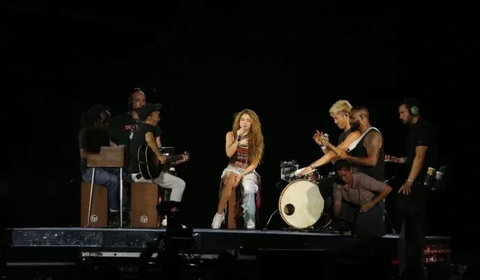 Shakira ensaia para show em Copacabana com participações especiais