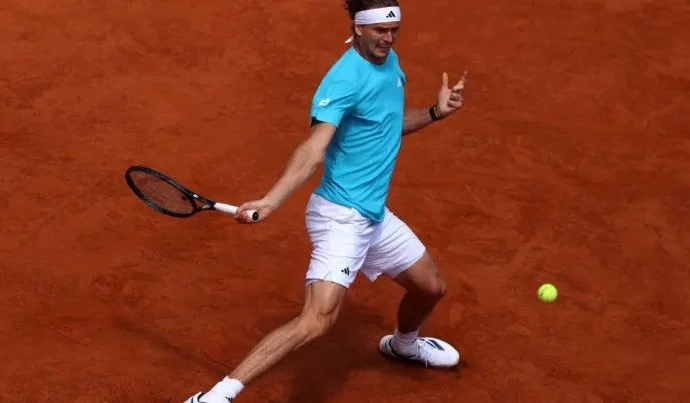 Zverev critica qualidade do saibro após eliminação em Roma