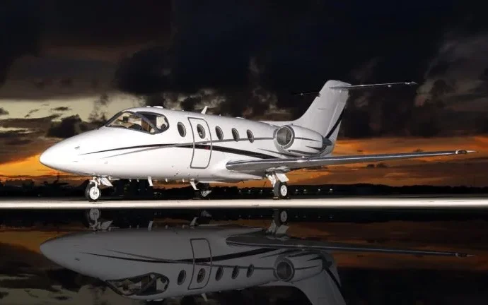 HAWKER 400XP 2008 À VENDA NO BRASIL: OPORTUNIDADE EXCLUSIVA