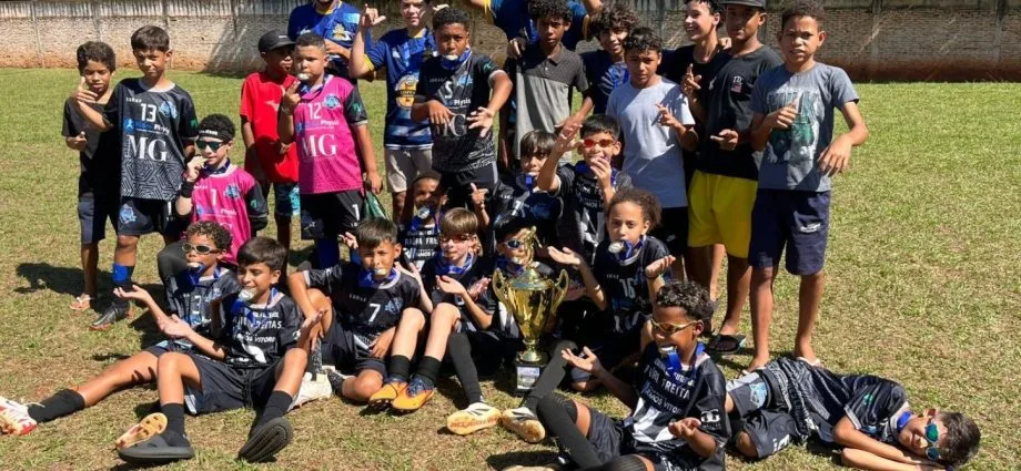 Conveniência Lopes é campeã do Campeonato de Verão Regional de Futebol Society Sub-11