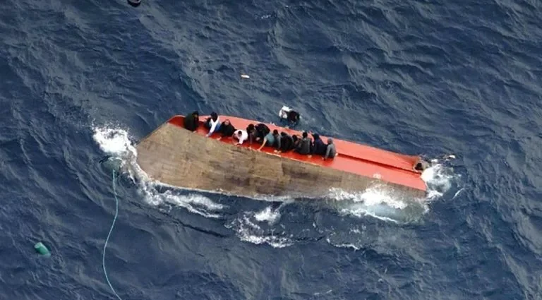 Naufrágio na Líbia resulta em morte de 17 migrantes sudaneses