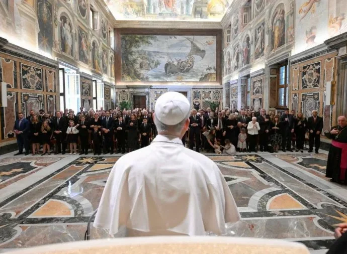 O Papa destaca a importância de iniciativas concretas para a promoção da paz