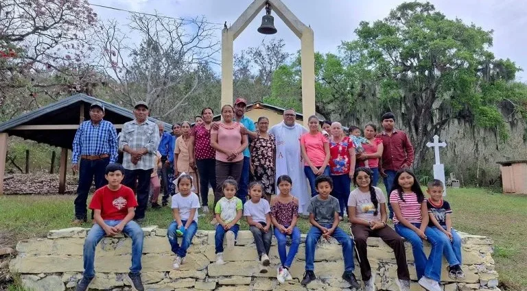 A Canção que Exalta o Orgulho Mexicano: A Visita aos Missionários Espiritanos