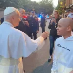 Papa se reencontra com jovem curado durante Jubileu da Juventude