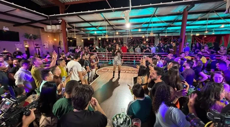 MÁRCIA FELLIPE GRAVA AUDIOVISUAL “NO MEIO DO POVO” EM FORTALEZA