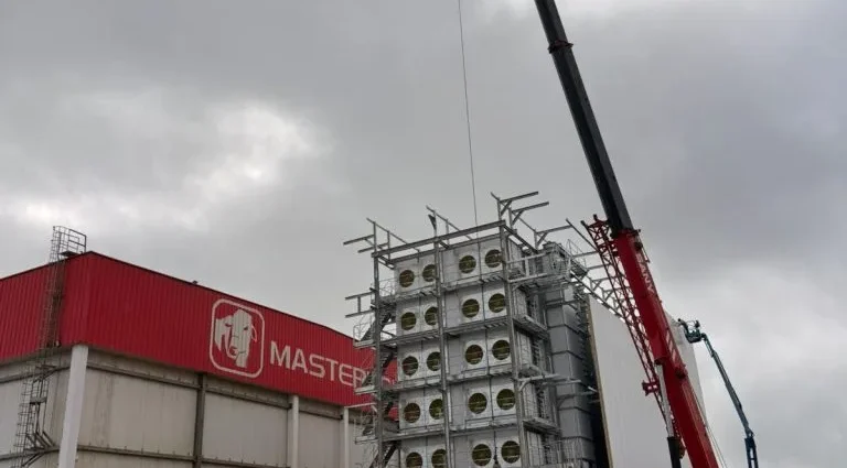 MASTERBOI INVESTE R$ 60 MILHÕES EM TÚNEL DE CONGELAMENTO MASTERBOI INVESTE R$ 60 MILHÕES EM TÚNEL DE CONGELAMENTO