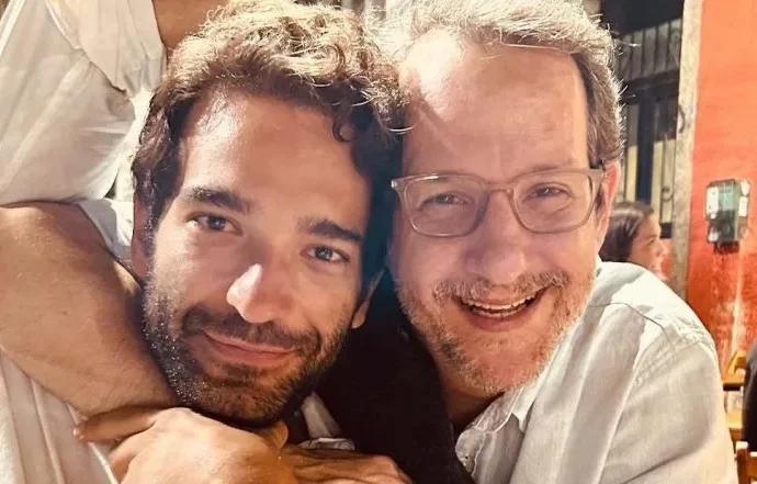 Humberto Carrão celebra aniversário do irmão em redes sociais