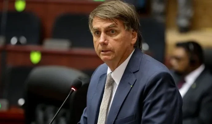 Jair Bolsonaro é internado para cirurgia no ombro em Brasília