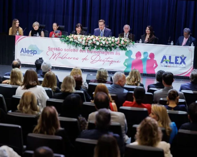 Mulheres que se destacam e influenciam as próximas gerações são homenageadas na Alesp