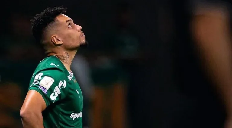 Paulinho retorna ao Palmeiras após longo afastamento e desabafa sobre recuperação