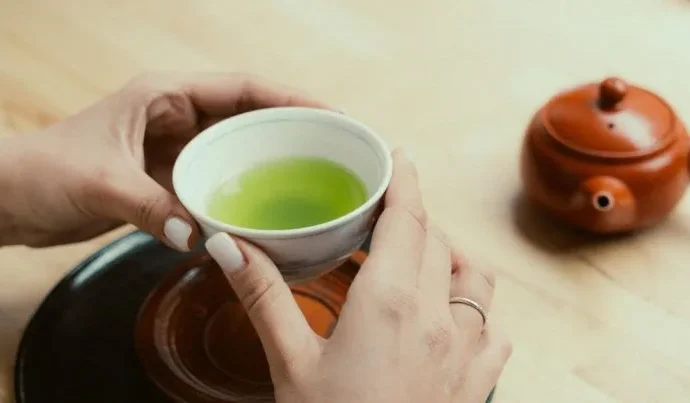 Ervas Calmantes: A Ciência por trás dos Chás para Relaxamento