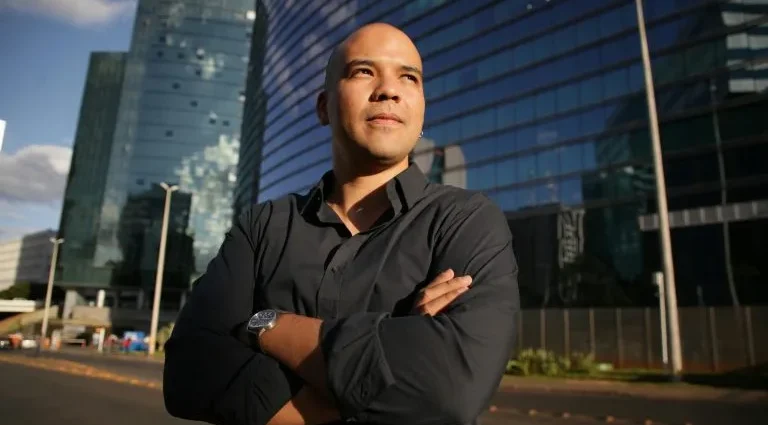 Reflexões sobre a corrupção e a busca por mudança no Brasil