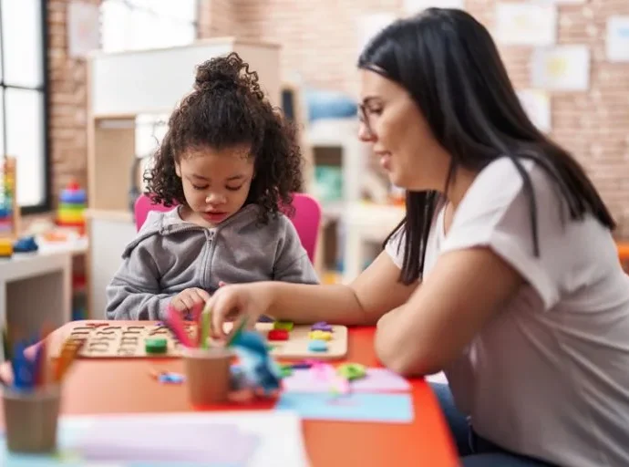 DIA DO PEDAGOGO: PROFISSIONAIS REFLETEM SOBRE DESAFIOS DA PROFISSÃO DIA DO PEDAGOGO: PROFISSIONAIS REFLETEM SOBRE DESAFIOS DA PROFISSÃO