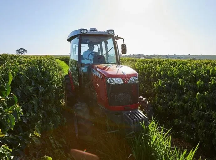 DIAS NACIONAIS DO CAFÉ: MECANIZAÇÃO IMPULSIONA PRODUTIVIDADE NO BRASIL DIAS NACIONAIS DO CAFÉ: MECANIZAÇÃO IMPULSIONA PRODUTIVIDADE NO BRASIL
