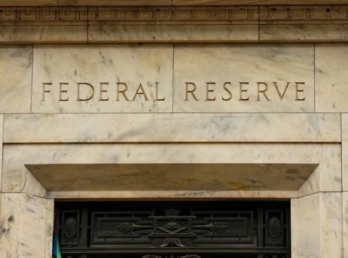 Divisão interna no Fed após sinalização de cortes de juros