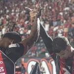 Vitória vence Coritiba por 4 a 1 e se aproxima do G5 do Brasileirão