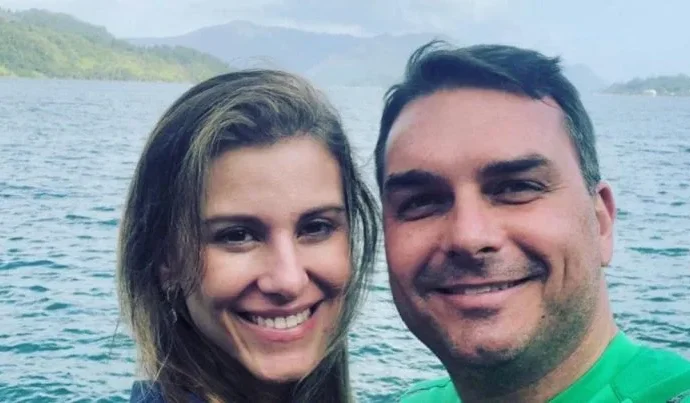Fernanda Bolsonaro defende Flávio após desentendimento com Michelle Bolsonaro
