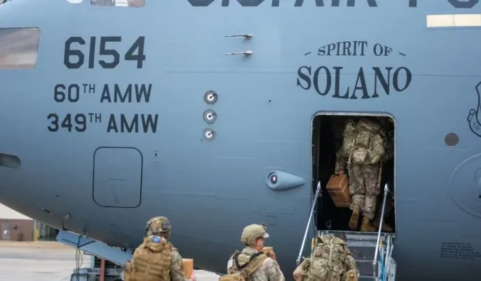 Militares dos EUA chegam à Venezuela para apoiar operações de resgate após terremotos