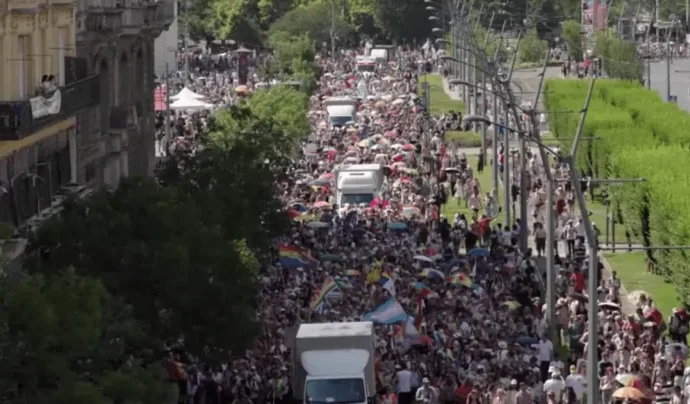 Húngaros Celebram Primeiro Orgulho LGBT+ Após Derrota de Orbán