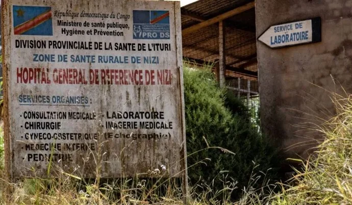 Homens armados sequestram mulher e filha de clínica de ebola na RD Congo Homens armados sequestram mulher e filha de clínica de ebola na RD Congo