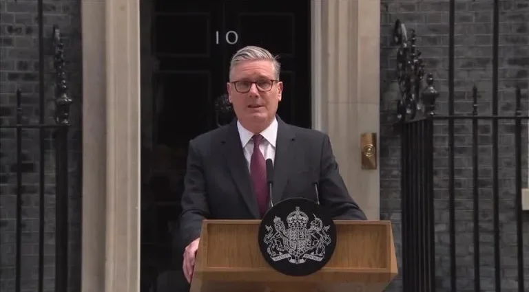 Keir Starmer anuncia renúncia ao cargo de primeiro-ministro britânico