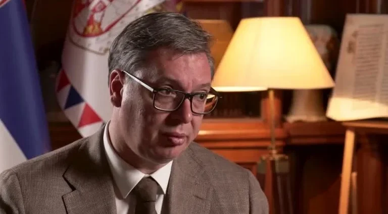 Aleksandar Vucic anuncia renúncia e eleições antecipadas na Sérvia